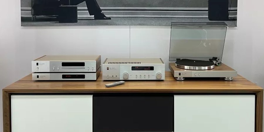 JBL Classic Series Audio Components Blend Retro w Modern Tech