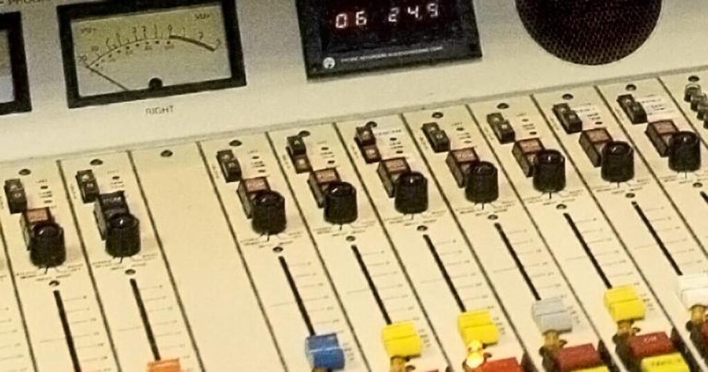 Married with Microphones hosts announce final broadcast